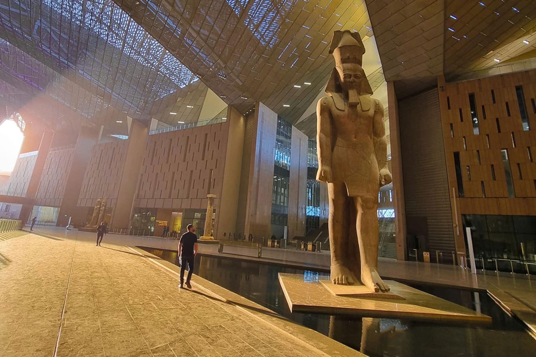 grand-egyptian-museum-giza-egypt.